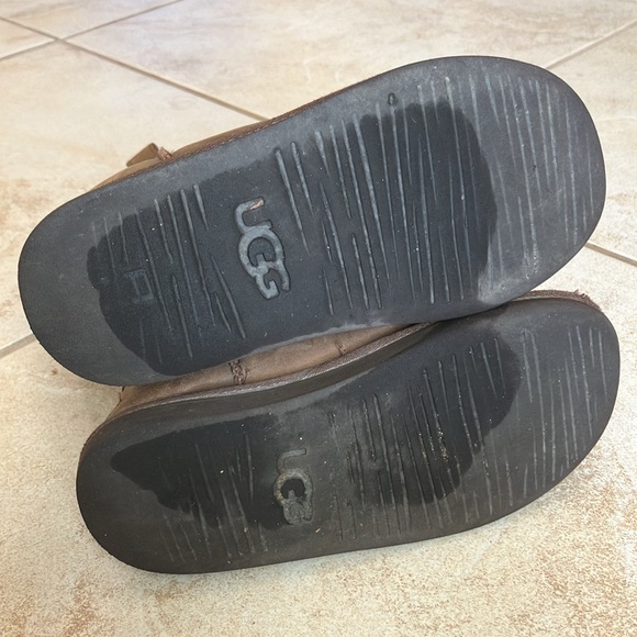 Youth Ugg Tall Boots with Zipper Back Size 2 - Picture 5 of 5